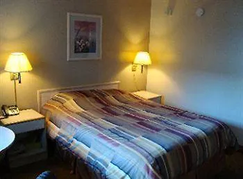 ** Motel Travellers Inn YYC Canadá