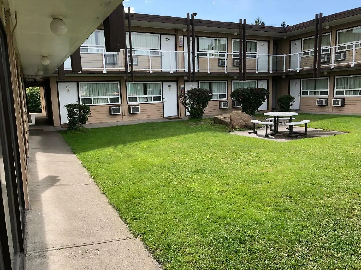 Motel Travellers Inn YYC