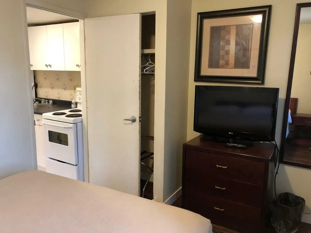 Travellers Inn YYC 2*,  Canadá